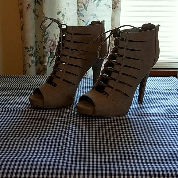 Fergie Shoes - Dressy Fergie sz 7 lace up heels with back zipper